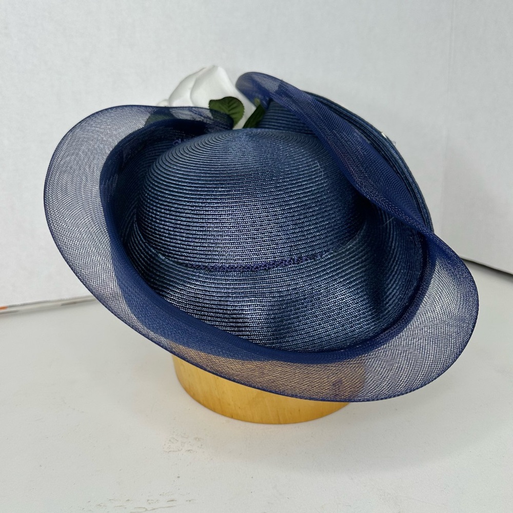 Elegant Vintage Navy Blue Hat with White Flower Accent - Picture 2 of 7